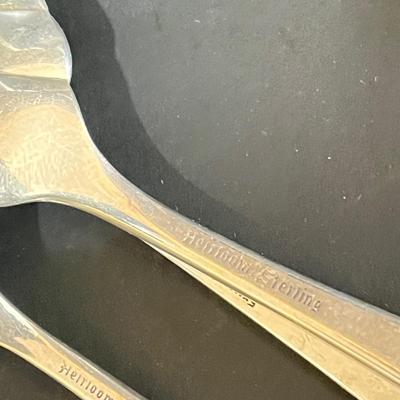 LOT 126K: Oneida Heirloom Sterling Silver "Young Love" Pattern Flatware set in Case - 2,228+ Grams