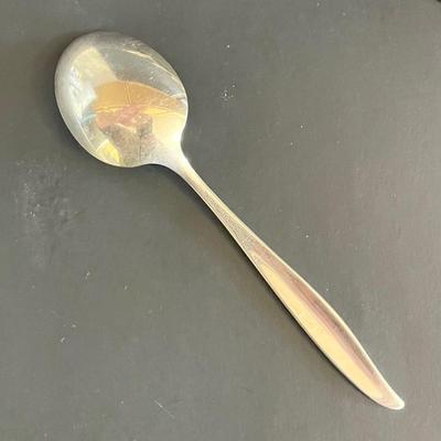 LOT 126K: Oneida Heirloom Sterling Silver "Young Love" Pattern Flatware set in Case - 2,228+ Grams