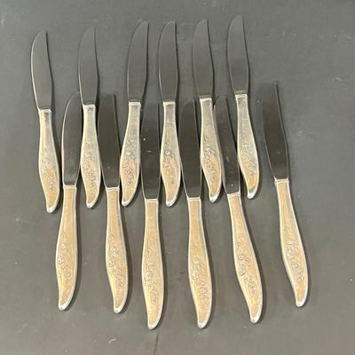 LOT 126K: Oneida Heirloom Sterling Silver "Young Love" Pattern Flatware set in Case - 2,228+ Grams