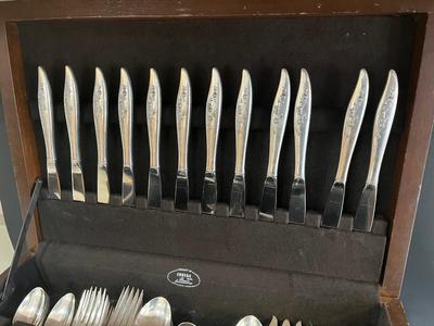 LOT 126K: Oneida Heirloom Sterling Silver "Young Love" Pattern Flatware set in Case - 2,228+ Grams