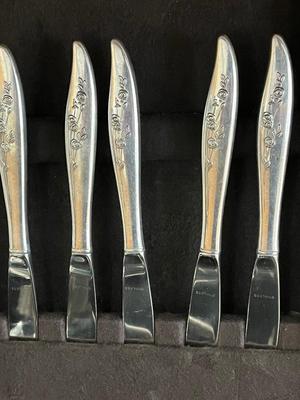 LOT 126K: Oneida Heirloom Sterling Silver "Young Love" Pattern Flatware set in Case - 2,228+ Grams
