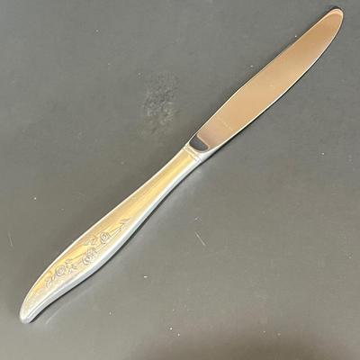 LOT 126K: Oneida Heirloom Sterling Silver "Young Love" Pattern Flatware set in Case - 2,228+ Grams