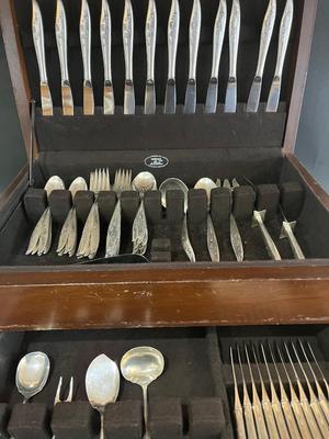 LOT 126K: Oneida Heirloom Sterling Silver "Young Love" Pattern Flatware set in Case - 2,228+ Grams