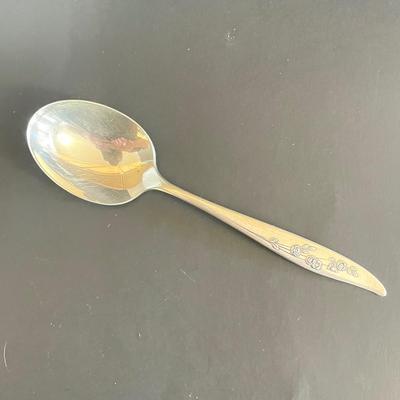 LOT 126K: Oneida Heirloom Sterling Silver "Young Love" Pattern Flatware set in Case - 2,228+ Grams