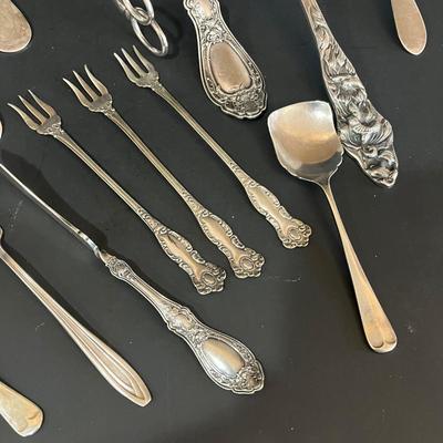 LOT 128K: International Silver Silverplate Flatware Set - Orleans Patter Service for Eight - and More
