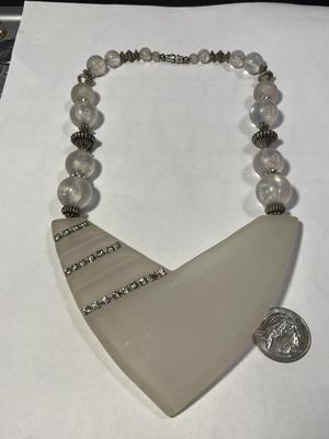 Vintage Mid-Century Preowned 16" Lucite Unique Fashion Necklace in Very Good Condition as Pictured. FREE DOMESTIC SHIPPING.