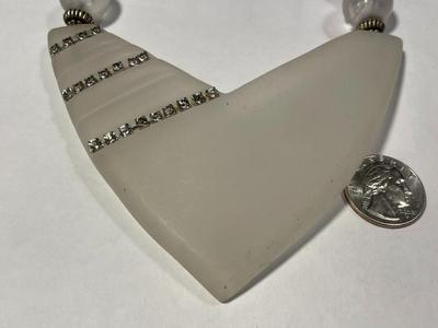 Vintage Mid-Century Preowned 16" Lucite Unique Fashion Necklace in Very Good Condition as Pictured. FREE DOMESTIC SHIPPING.