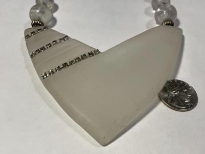 Vintage Mid-Century Preowned 16" Lucite Unique Fashion Necklace in Very Good Condition as Pictured. FREE DOMESTIC SHIPPING.