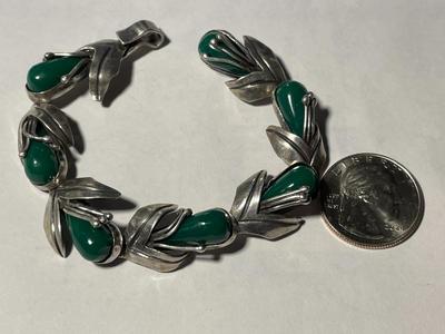 Vintage Mexican Sterling Silver 7" Green Onyx Stone Bracelet 29.7 Grams TW in Fair to Good Used Condition as Pictured. FREE DOMESTIC...