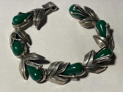 Vintage Mexican Sterling Silver 7" Green Onyx Stone Bracelet 29.7 Grams TW in Fair to Good Used Condition as Pictured. FREE DOMESTIC...