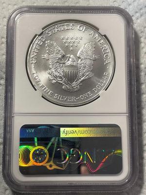 NGC CERTIFIED 2007 MS69 SILVER EAGLE DOLLAR AS PICTURED. FREE DOMESTIC SHIPPING.