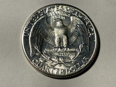 1943-D BRILLIANT UNCIRCULATED CONDITION WASHINGTON SILVER QUARTER AS PICTURED. FREE DOMESTIC SHIPPING.