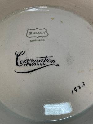Shelley Black Carnation Vase