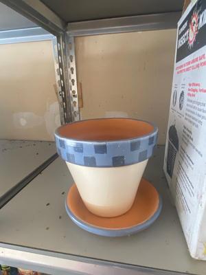 CYCLONE SPREADER, FLOWTRON BUG ZAPPER, CLAY FLOWER POT