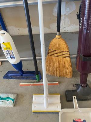 ORECK UP RIGHT VACUUM MODEL BR2251-1, BROOM, SQUEEGEE, SWIFFER, MOP & MORE