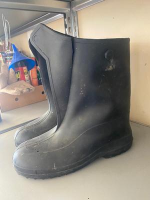 RED BULL 26” IRRIGATION BOOTS SIZE 10 and RUBBER BOOTS LARGE