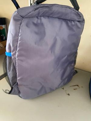 NICE LUNCH BOXES AND LARGE INSULATED BAG