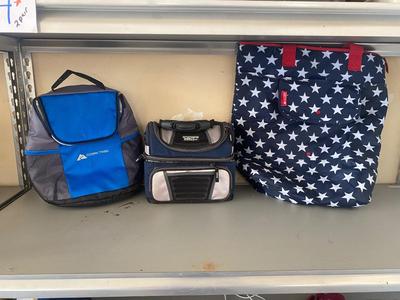 NICE LUNCH BOXES AND LARGE INSULATED BAG