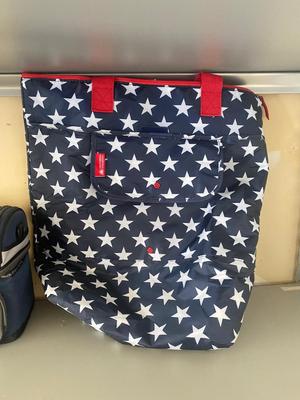 NICE LUNCH BOXES AND LARGE INSULATED BAG