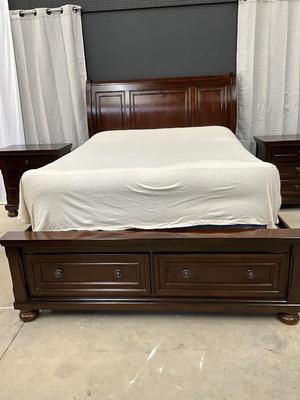 Lot P 633 Queen Size Porter Rustic Brown Queen Size Sleigh Bed