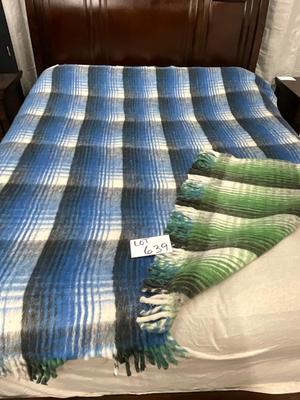 Lot P 639 Reversible Green / Blue Thick, Heavy Wool Blend Blanket - Full Size