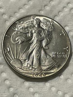 1946-P UNCIRCULATED CONDITION WALKING LIBERTY SILVER HALF DOLLAR AS PICTURED. (COIN-2). FREE DOMESTIC SHIPPING.