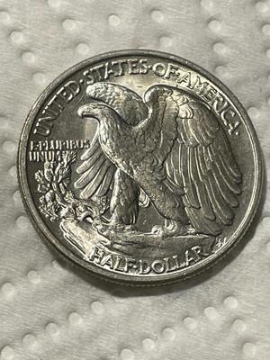 1946-P UNCIRCULATED CONDITION WALKING LIBERTY SILVER HALF DOLLAR AS PICTURED. (COIN-3). FREE DOMESTIC SHIPPING.