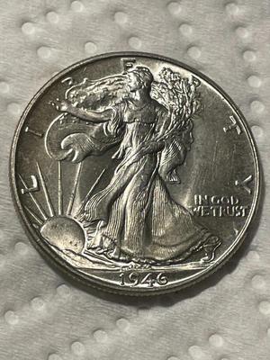 1946-P UNCIRCULATED CONDITION WALKING LIBERTY SILVER HALF DOLLAR AS PICTURED. (COIN-3). FREE DOMESTIC SHIPPING.
