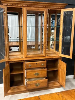 Lot P 640 Vintage Richardson Brothers Company Oak Lighted China Cabinet