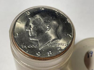 SCARCE ROLL OF (20) 1982-P UNCIRCULATED KENNEDY HALF DOLLARS! (A NO MINT SET YEAR). FREE DOMESTIC SHIPPING.