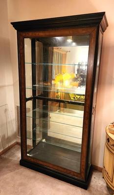 Lot #61 Pulaski Furniture Co. 5 Shelf Lighted Display Cabinet