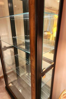 Lot #61 Pulaski Furniture Co. 5 Shelf Lighted Display Cabinet