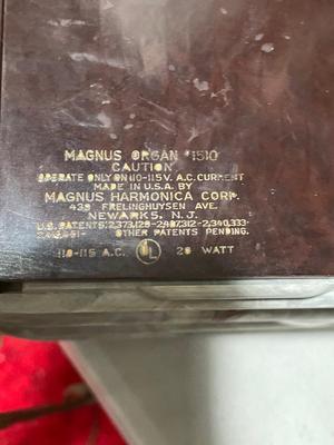 DJ record player & Magnus piano
