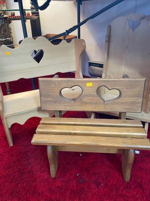 Wood benches, chest (6 pcs)