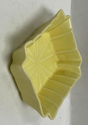 Vintage Hull Regal Pattern Butter Yellow Pottery Bowl Nut Candy Dish #318
