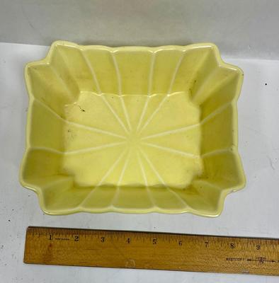 Vintage Hull Regal Pattern Butter Yellow Pottery Bowl Nut Candy Dish #318