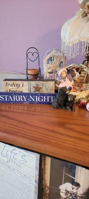 Pair of lamps, three framed inspirational