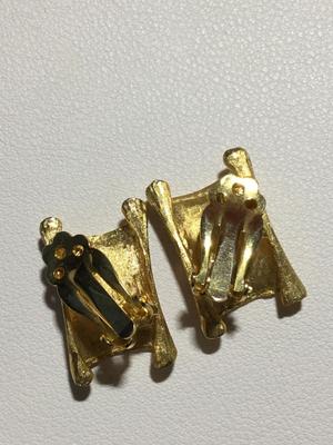 Gold tone vintage clip on earrings