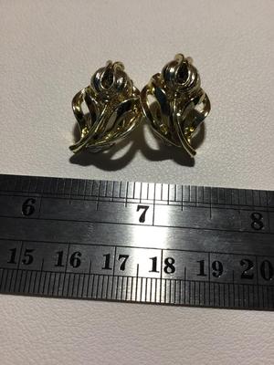 Gold tone tulip vintage clip on earrings