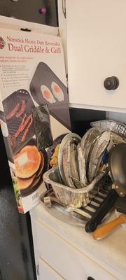Cookware, bakeware