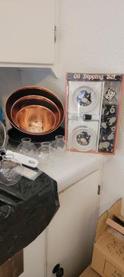 Kitchenware, copper lined bowl set