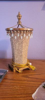 Table lamp, placemats with chop sticks