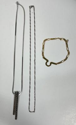 3 pieces Vintage chain necklaces and a bracelet - fashion jewelry