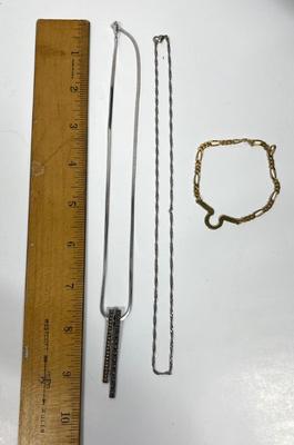 3 pieces Vintage chain necklaces and a bracelet - fashion jewelry