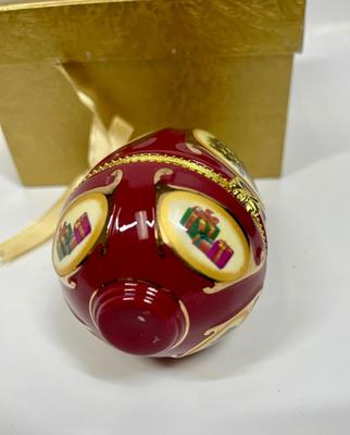 Mr Christmas 2007 Silent Night Music Box Egg Shaped Christmas Tree Ornament