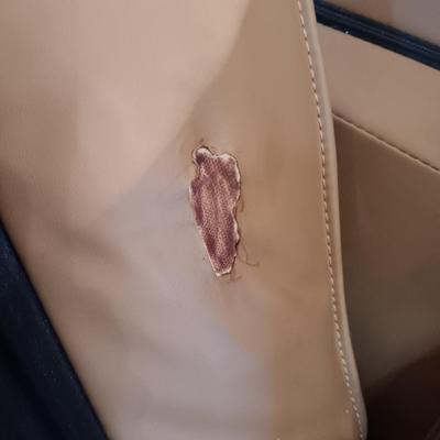 LOT 5B: Real Relax SS01 Zero Gravity Massage Chair