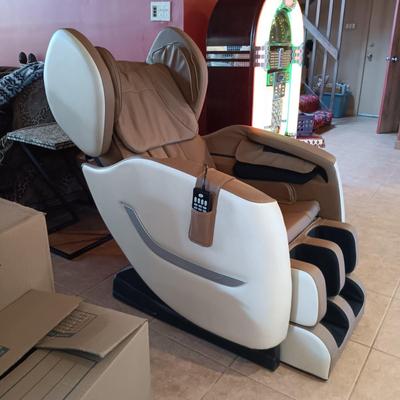 LOT 5B: Real Relax SS01 Zero Gravity Massage Chair