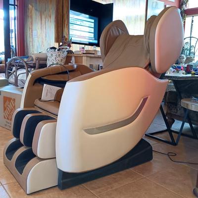 LOT 5B: Real Relax SS01 Zero Gravity Massage Chair