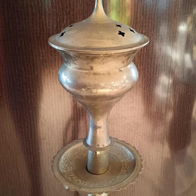 LOT 22B: Etched Brass Floor Hookah 4-1/2 ft