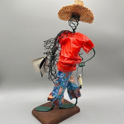 LOT 41B: Bahamas Lil Locals Figurine